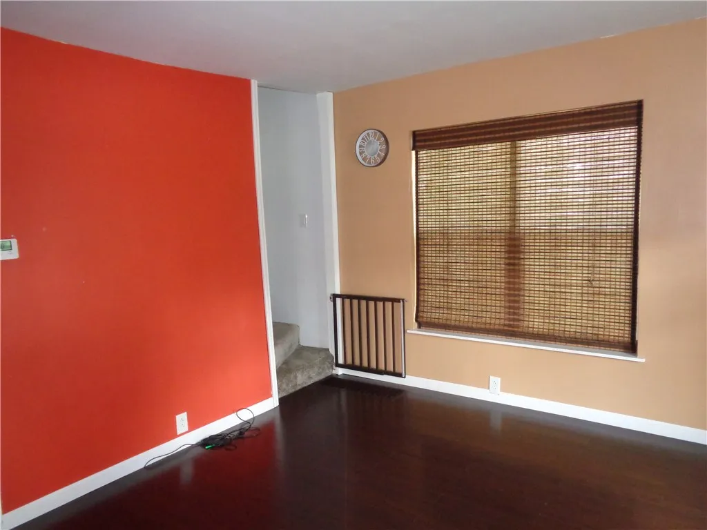 Foyer/Den