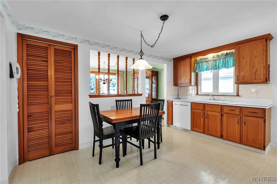 51 Fairoaks Lane, Cheektowaga, New York 14227, Cheektowaga, New York 14227, 3 Bedrooms Bedrooms, 8 Rooms Rooms,1 BathroomBathrooms,Residential,For Sale,51 Fairoaks Lane, Cheektowaga, New York 14227,0,B1629602