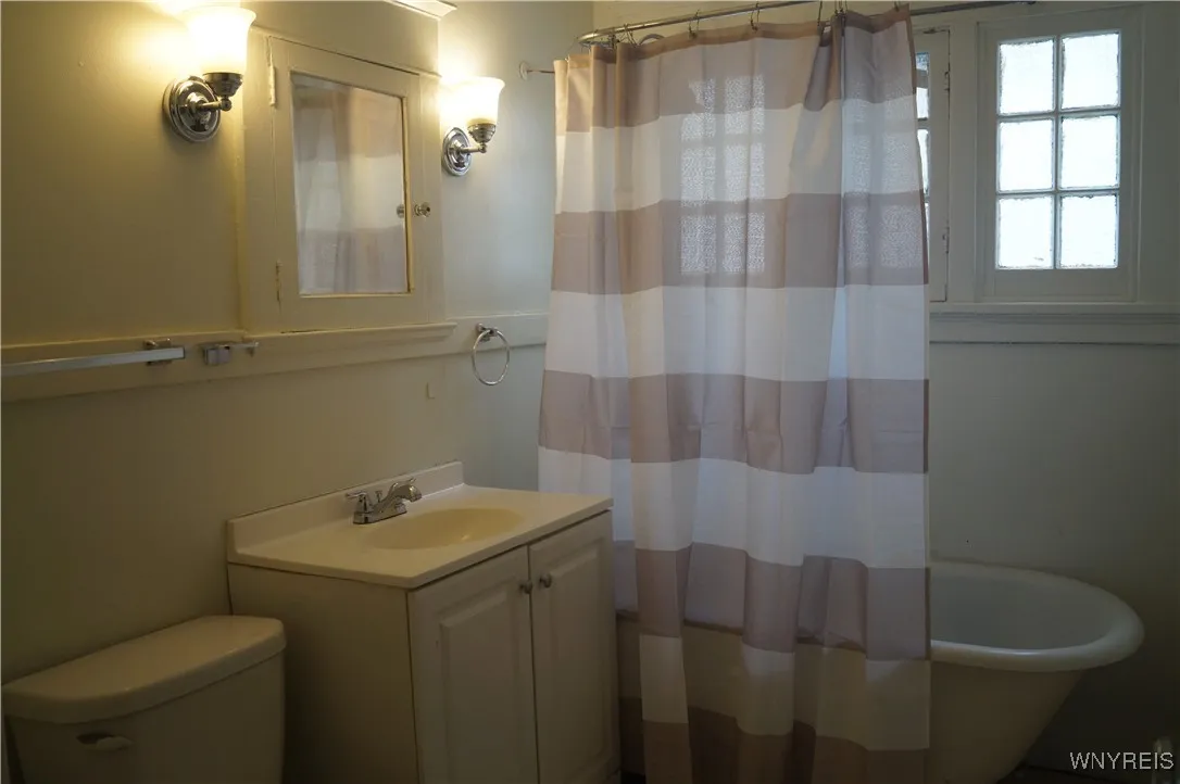 903 Amherst Street, Buffalo, New York 14216, Buffalo, New York 14216, 5 Bedrooms Bedrooms, ,3 BathroomsBathrooms,Residential,For Sale,903 Amherst Street, Buffalo, New York 14216,B1631508