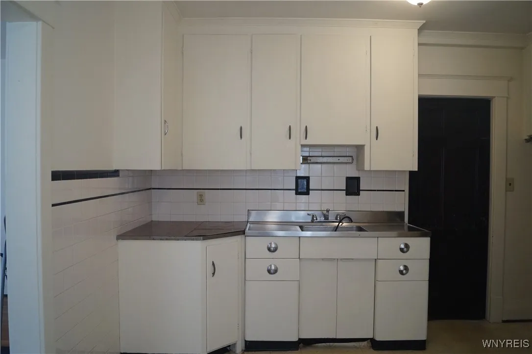 903 Amherst Street, Buffalo, New York 14216, Buffalo, New York 14216, 5 Bedrooms Bedrooms, ,3 BathroomsBathrooms,Residential,For Sale,903 Amherst Street, Buffalo, New York 14216,B1631508