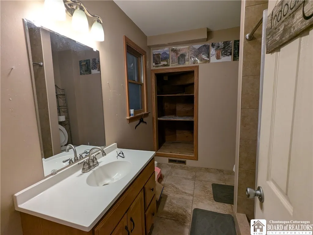 164 East Main Street, Concord, New York 14141, Concord, New York 14141, 3 Bedrooms Bedrooms, 8 Rooms Rooms,2 BathroomsBathrooms,Residential,Closed,164 East Main Street, Concord, New York 14141,0,R1631493