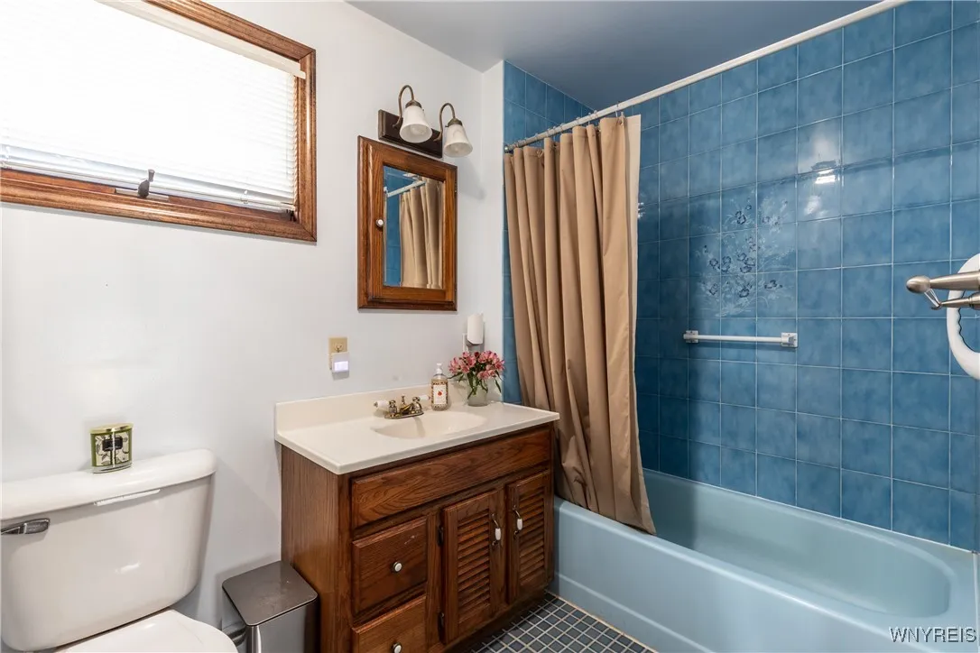 241 South Shore Drive, Hamburg, New York 14219, Hamburg, New York 14219, 3 Bedrooms Bedrooms, 7 Rooms Rooms,2 BathroomsBathrooms,Residential,For Sale,241 South Shore Drive, Hamburg, New York 14219,B1631583