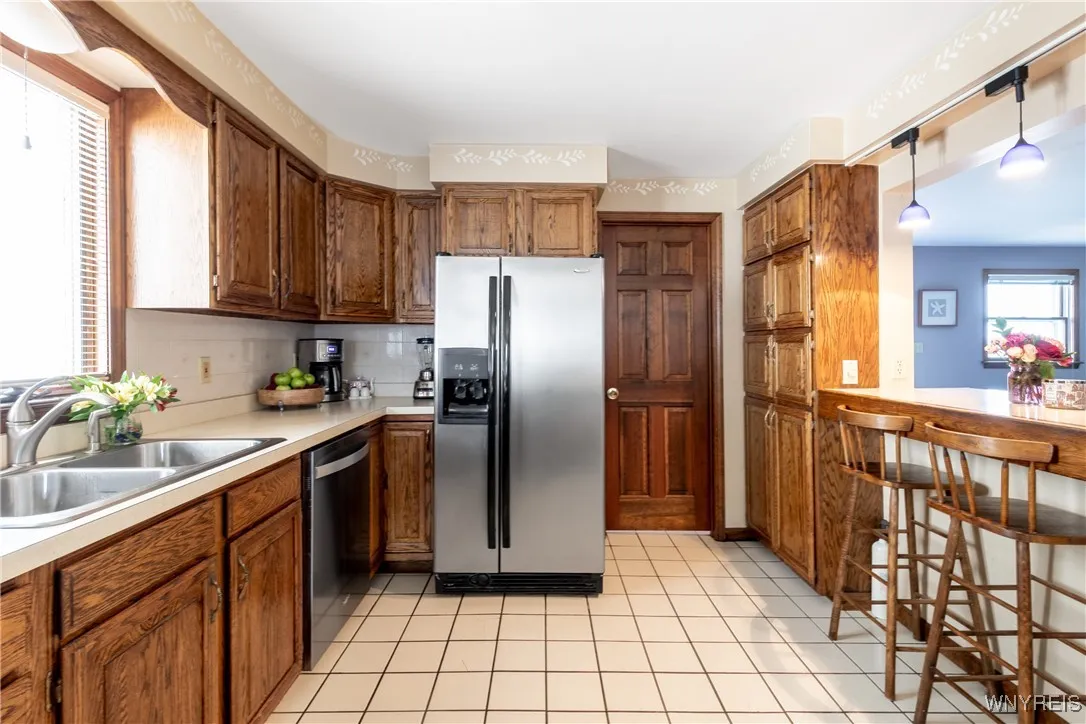241 South Shore Drive, Hamburg, New York 14219, Hamburg, New York 14219, 3 Bedrooms Bedrooms, 7 Rooms Rooms,2 BathroomsBathrooms,Residential,For Sale,241 South Shore Drive, Hamburg, New York 14219,B1631583