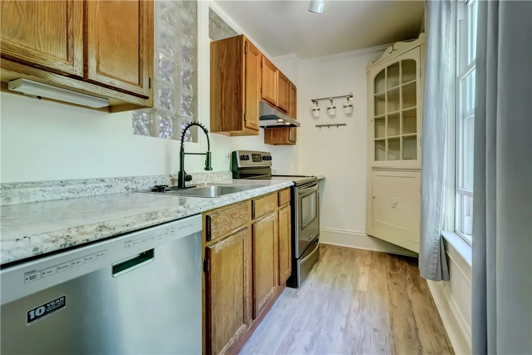 190 Dartmouth Street, Rochester, New York 14607, Rochester, New York 14607, 1 Bedroom Bedrooms, 4 Rooms Rooms,1 BathroomBathrooms,Residential Lease,Closed,190 Dartmouth Street, Rochester, New York 14607,0,R1631622