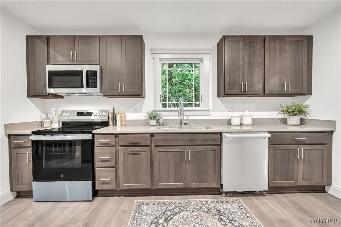 842 Oakwood Avenue, Aurora, New York 14052, Aurora, New York 14052, 6 Bedrooms Bedrooms, 14 Rooms Rooms,4 BathroomsBathrooms,Residential,For Sale,842 Oakwood Avenue, Aurora, New York 14052,0,B1630507