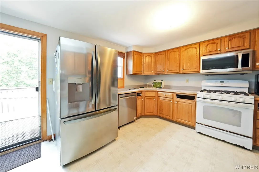 3935 Sharondale Drive, Hamburg, New York 14075, Hamburg, New York 14075, 3 Bedrooms Bedrooms, 6 Rooms Rooms,2 BathroomsBathrooms,Residential,Closed,3935 Sharondale Drive, Hamburg, New York 14075,0,B1631486