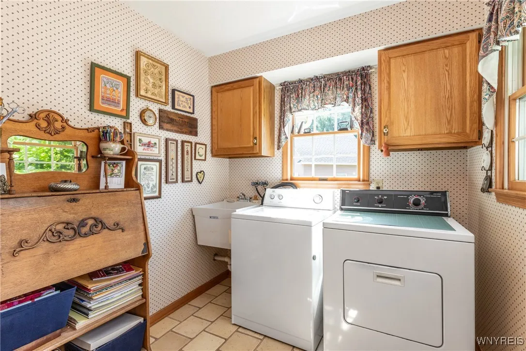 5864 Forest Creek Drive, Clarence, New York 14051, Clarence, New York 14051, 3 Bedrooms Bedrooms, 11 Rooms Rooms,2 BathroomsBathrooms,Residential,For Sale,5864 Forest Creek Drive, Clarence, New York 14051,B1628661