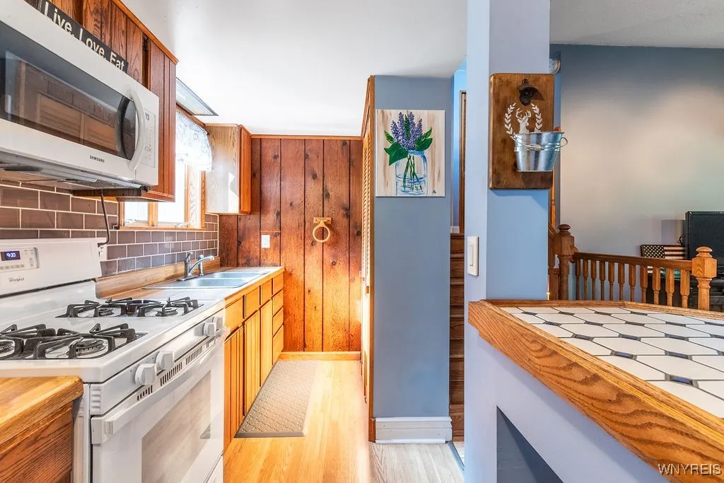 9523 South Protection Road, Holland, New York 1408, Holland, New York 14080, 2 Bedrooms Bedrooms, 5 Rooms Rooms,1 BathroomBathrooms,Residential,Closed,9523 South Protection Road, Holland, New York 1408,0,B1631593