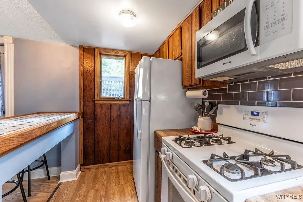 9523 South Protection Road, Holland, New York 1408, Holland, New York 14080, 2 Bedrooms Bedrooms, 5 Rooms Rooms,1 BathroomBathrooms,Residential,Closed,9523 South Protection Road, Holland, New York 1408,0,B1631593