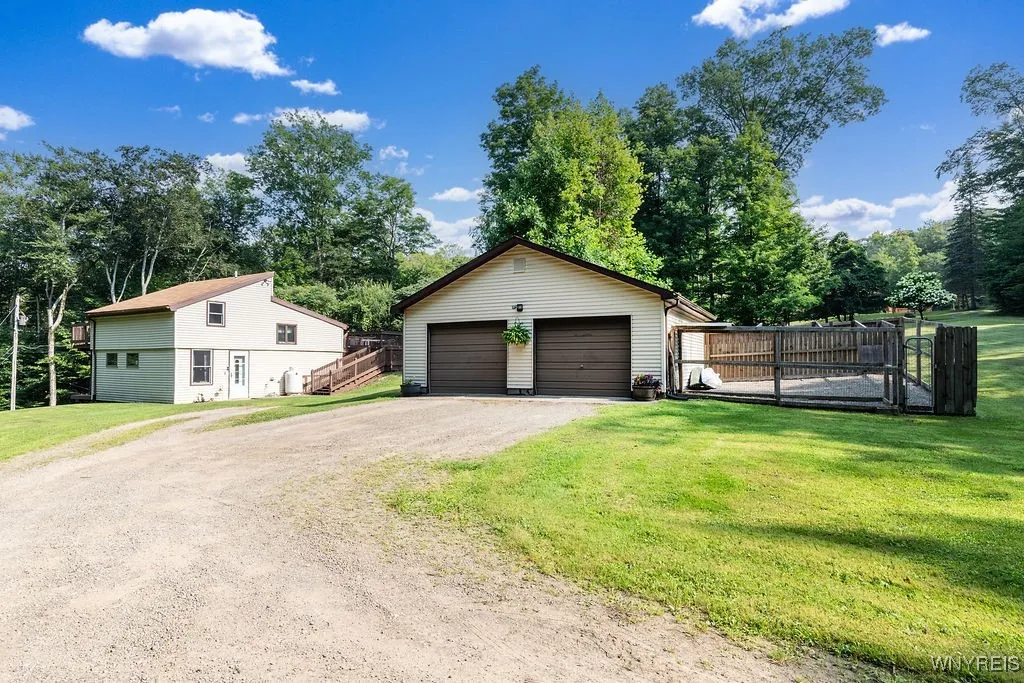 9523 South Protection Road, Holland, New York 1408, Holland, New York 14080, 2 Bedrooms Bedrooms, 5 Rooms Rooms,1 BathroomBathrooms,Residential,Closed,9523 South Protection Road, Holland, New York 1408,0,B1631593