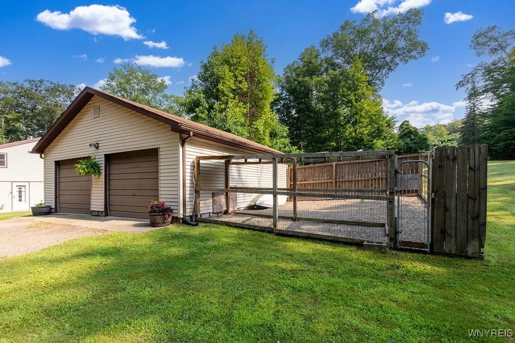 9523 South Protection Road, Holland, New York 1408, Holland, New York 14080, 2 Bedrooms Bedrooms, 5 Rooms Rooms,1 BathroomBathrooms,Residential,Closed,9523 South Protection Road, Holland, New York 1408,0,B1631593