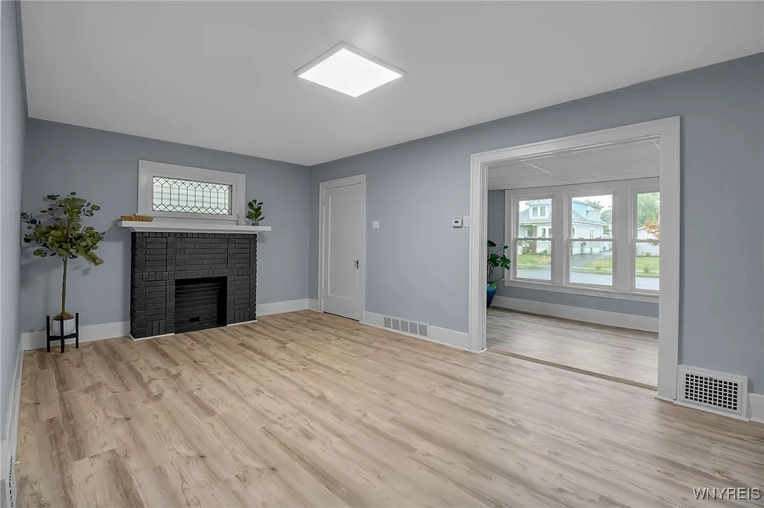 2431 Ontario Avenue, Niagara Falls, New York 14305, Niagara Falls, New York 14305, 3 Bedrooms Bedrooms, 7 Rooms Rooms,2 BathroomsBathrooms,Residential,Closed,2431 Ontario Avenue, Niagara Falls, New York 14305,0,B1631604