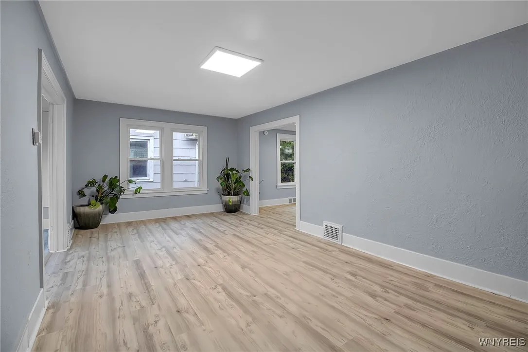 2431 Ontario Avenue, Niagara Falls, New York 14305, Niagara Falls, New York 14305, 3 Bedrooms Bedrooms, 7 Rooms Rooms,2 BathroomsBathrooms,Residential,Closed,2431 Ontario Avenue, Niagara Falls, New York 14305,0,B1631604
