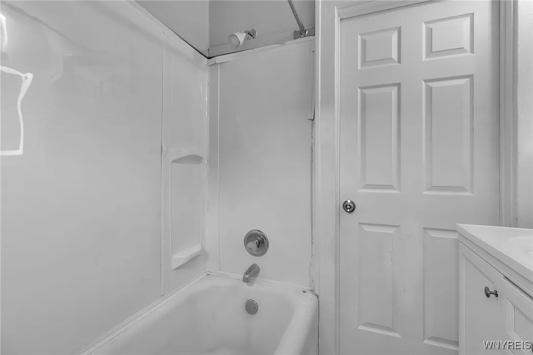 2431 Ontario Avenue, Niagara Falls, New York 14305, Niagara Falls, New York 14305, 3 Bedrooms Bedrooms, 7 Rooms Rooms,2 BathroomsBathrooms,Residential,Closed,2431 Ontario Avenue, Niagara Falls, New York 14305,0,B1631604