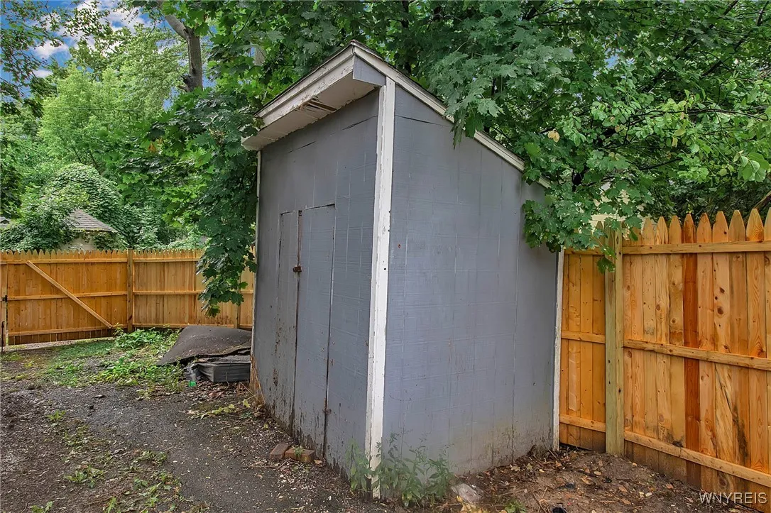 2431 Ontario Avenue, Niagara Falls, New York 14305, Niagara Falls, New York 14305, 3 Bedrooms Bedrooms, 7 Rooms Rooms,2 BathroomsBathrooms,Residential,Closed,2431 Ontario Avenue, Niagara Falls, New York 14305,0,B1631604