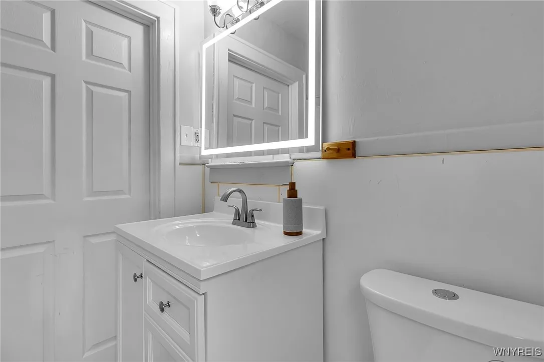 2431 Ontario Avenue, Niagara Falls, New York 14305, Niagara Falls, New York 14305, 3 Bedrooms Bedrooms, 7 Rooms Rooms,2 BathroomsBathrooms,Residential,Closed,2431 Ontario Avenue, Niagara Falls, New York 14305,0,B1631604