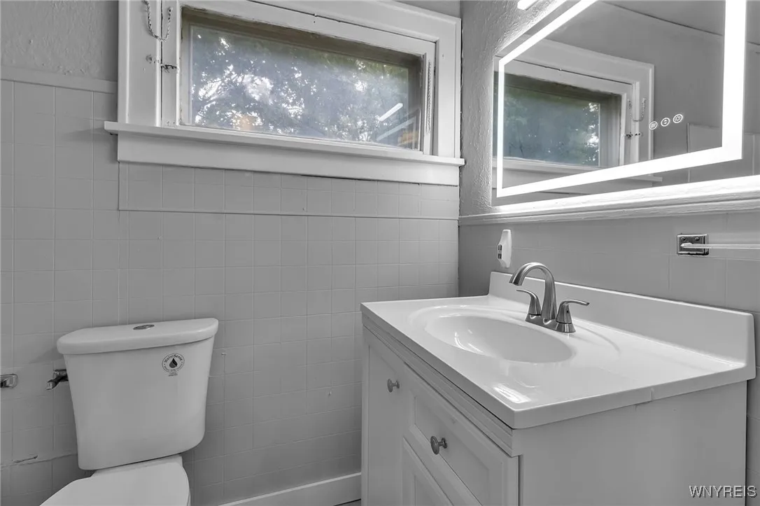 2431 Ontario Avenue, Niagara Falls, New York 14305, Niagara Falls, New York 14305, 3 Bedrooms Bedrooms, 7 Rooms Rooms,2 BathroomsBathrooms,Residential,Closed,2431 Ontario Avenue, Niagara Falls, New York 14305,0,B1631604