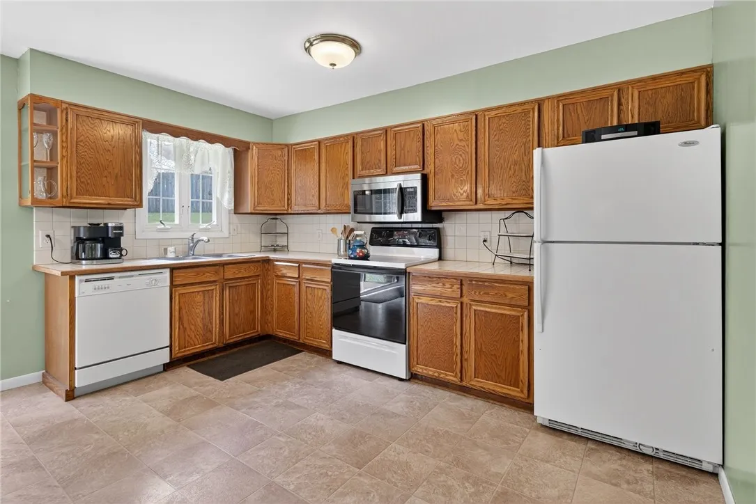 400 Elmwood Avenue, Groton, New York 13073, Groton, New York 13073, 4 Bedrooms Bedrooms, 14 Rooms Rooms,2 BathroomsBathrooms,Residential,For Sale,400 Elmwood Avenue, Groton, New York 13073,0,R1631463
