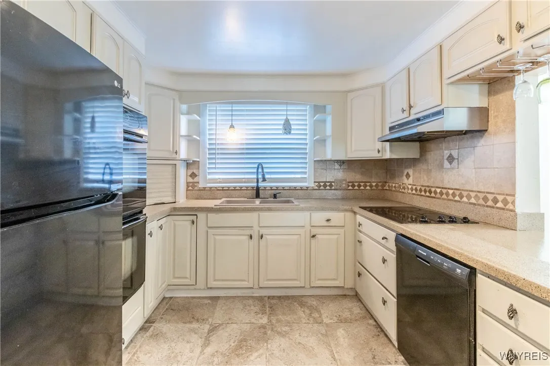 296 Highgate Avenue, Buffalo, New York 14215, Buffalo, New York 14215, 5 Bedrooms Bedrooms, 10 Rooms Rooms,2 BathroomsBathrooms,Residential,For Sale,296 Highgate Avenue, Buffalo, New York 14215,0,B1631571