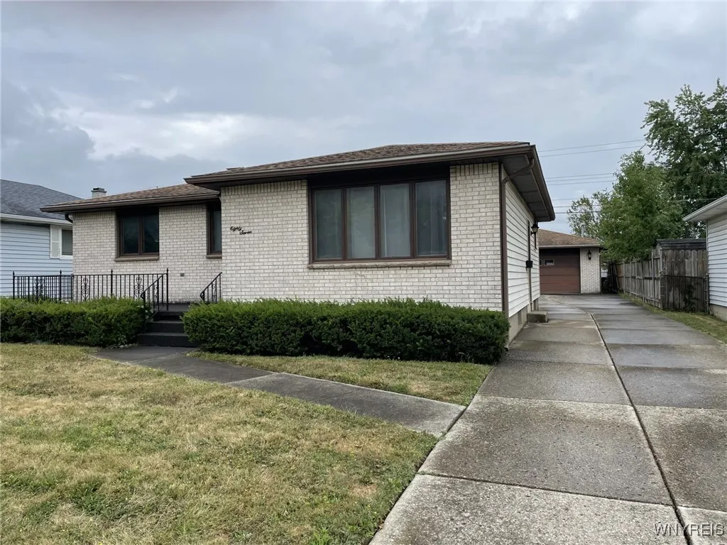 87 Crandon Boulevard, Cheektowaga, New York 14225, Cheektowaga, New York 14225, 3 Bedrooms Bedrooms, 6 Rooms Rooms,1 BathroomBathrooms,Residential,For Sale,87 Crandon Boulevard, Cheektowaga, New York 14225,0,B1631384