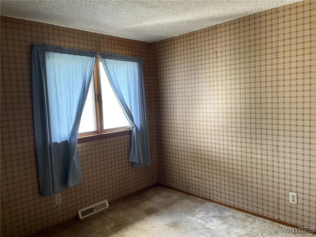 87 Crandon Boulevard, Cheektowaga, New York 14225, Cheektowaga, New York 14225, 3 Bedrooms Bedrooms, 6 Rooms Rooms,1 BathroomBathrooms,Residential,For Sale,87 Crandon Boulevard, Cheektowaga, New York 14225,0,B1631384