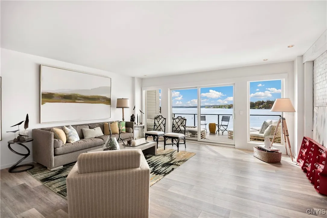 38 East Genesee Street, Skaneateles, New York 1315, Skaneateles, New York 13152, 1 Bedroom Bedrooms, 5 Rooms Rooms,2 BathroomsBathrooms,Residential Lease,For Rent,38 East Genesee Street, Skaneateles, New York 1315,0,S1631645