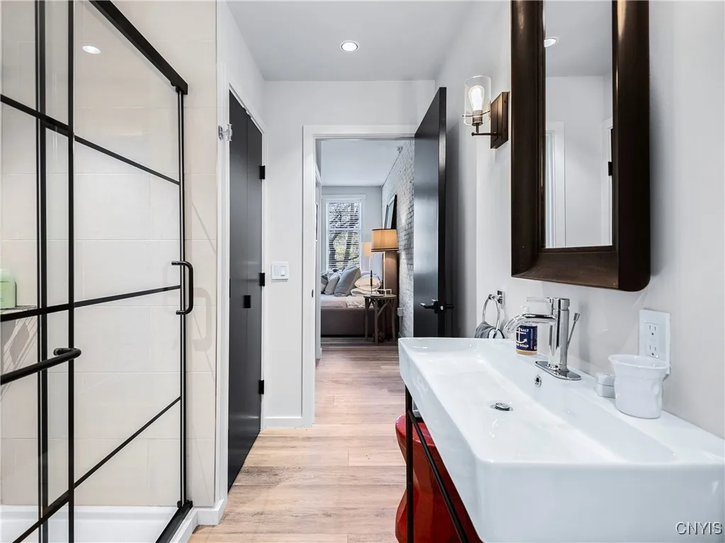 38 East Genesee Street, Skaneateles, New York 1315, Skaneateles, New York 13152, 1 Bedroom Bedrooms, 5 Rooms Rooms,2 BathroomsBathrooms,Residential Lease,For Rent,38 East Genesee Street, Skaneateles, New York 1315,0,S1631645
