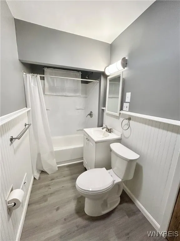 111 Peter Street Upper, Buffalo, New York 14207, Buffalo, New York 14207, 3 Bedrooms Bedrooms, 6 Rooms Rooms,1 BathroomBathrooms,Residential Lease,For Rent,111 Peter Street Upper, Buffalo, New York 14207,0,B1631683