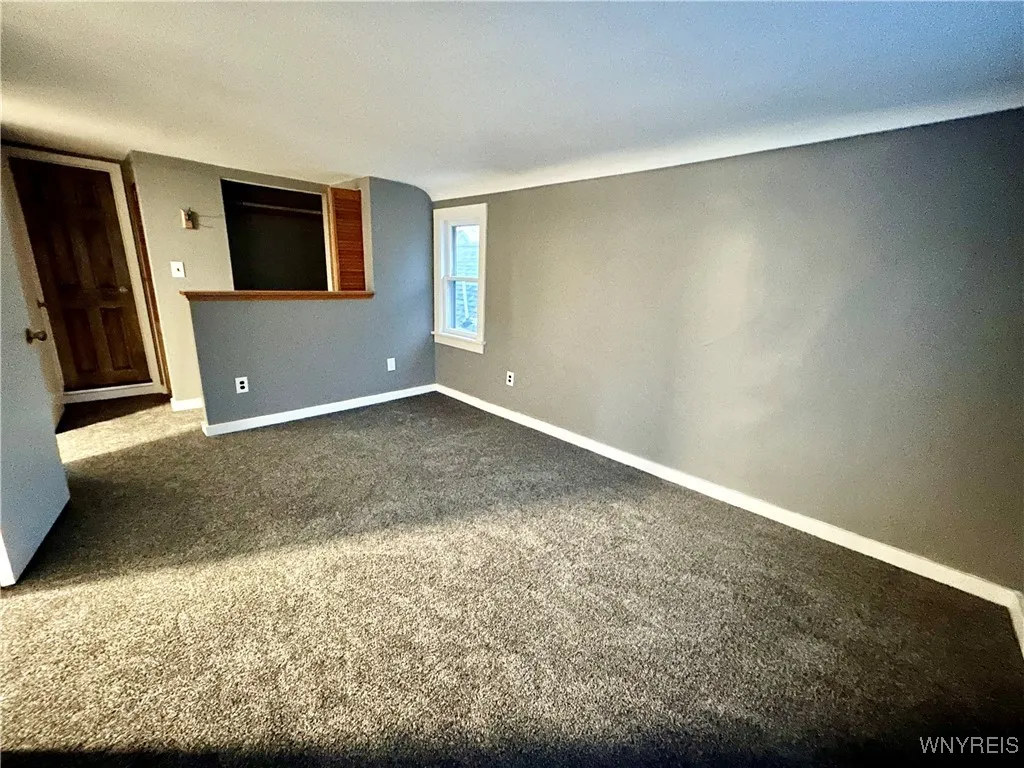 111 Peter Street Upper, Buffalo, New York 14207, Buffalo, New York 14207, 3 Bedrooms Bedrooms, 6 Rooms Rooms,1 BathroomBathrooms,Residential Lease,For Rent,111 Peter Street Upper, Buffalo, New York 14207,0,B1631683