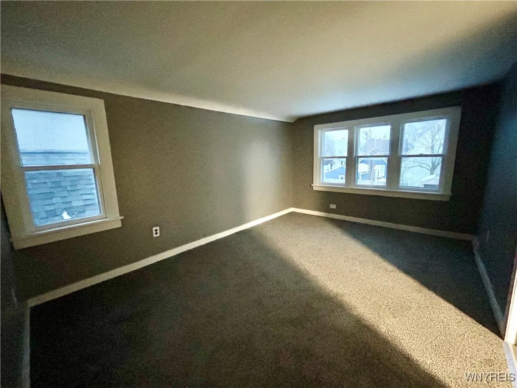 111 Peter Street Upper, Buffalo, New York 14207, Buffalo, New York 14207, 3 Bedrooms Bedrooms, 6 Rooms Rooms,1 BathroomBathrooms,Residential Lease,For Rent,111 Peter Street Upper, Buffalo, New York 14207,0,B1631683