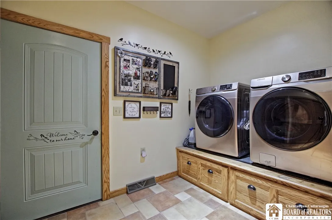 9717 Dye Road, Villenova, New York 14062, Villenova, New York 14062, 3 Bedrooms Bedrooms, 7 Rooms Rooms,2 BathroomsBathrooms,Residential,Closed,9717 Dye Road, Villenova, New York 14062,0,R1631365