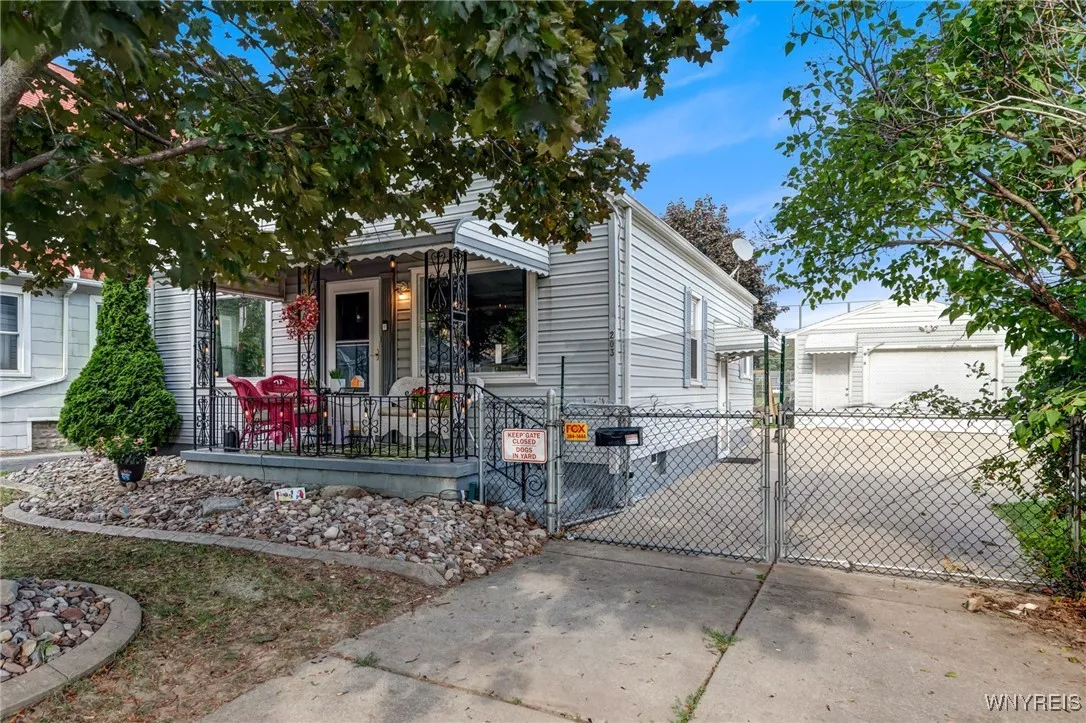 203 74th Street, Niagara Falls, New York 14304, Niagara Falls, New York 14304, 3 Bedrooms Bedrooms, 5 Rooms Rooms,1 BathroomBathrooms,Residential,Closed,203 74th Street, Niagara Falls, New York 14304,0,B1631663