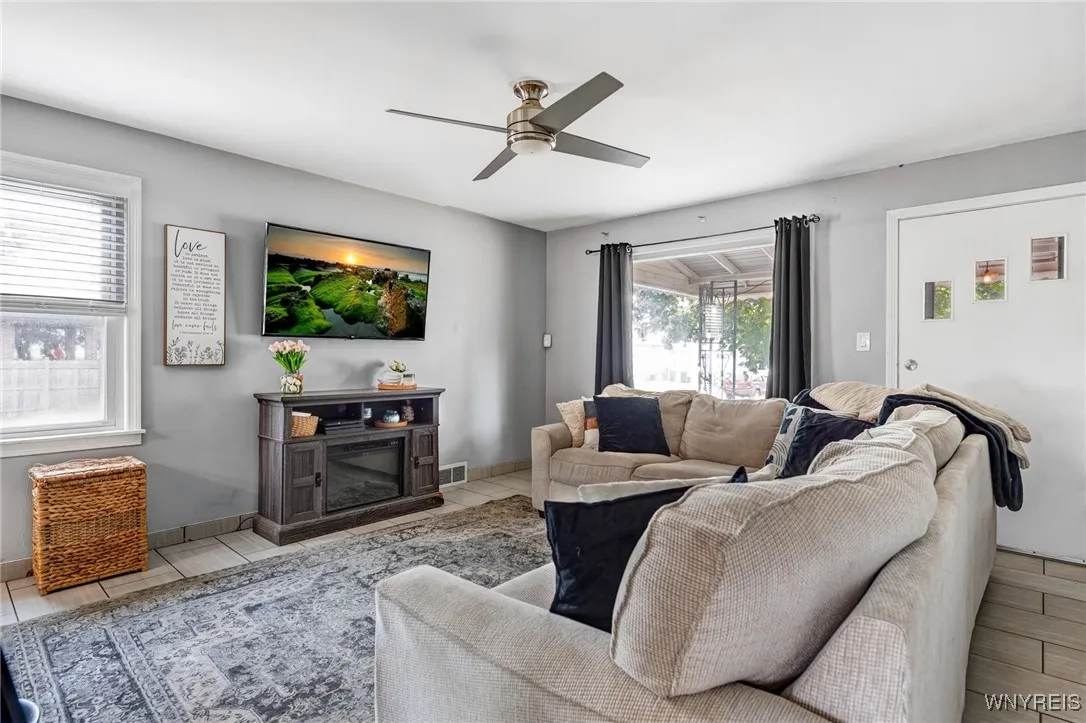 203 74th Street, Niagara Falls, New York 14304, Niagara Falls, New York 14304, 3 Bedrooms Bedrooms, 5 Rooms Rooms,1 BathroomBathrooms,Residential,Closed,203 74th Street, Niagara Falls, New York 14304,0,B1631663