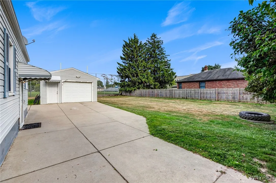 203 74th Street, Niagara Falls, New York 14304, Niagara Falls, New York 14304, 3 Bedrooms Bedrooms, 5 Rooms Rooms,1 BathroomBathrooms,Residential,Closed,203 74th Street, Niagara Falls, New York 14304,0,B1631663