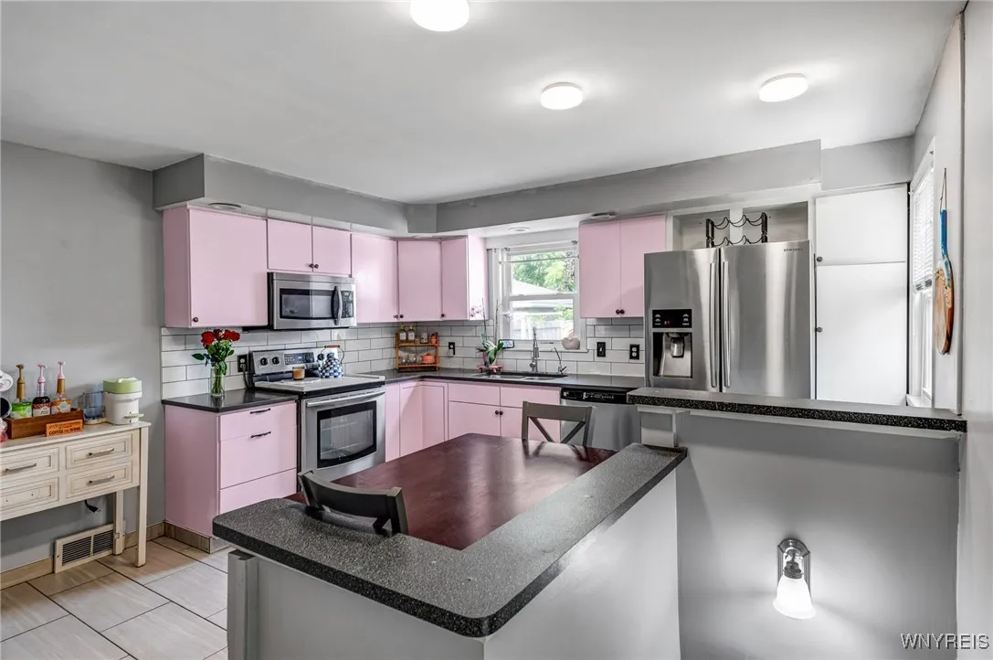 203 74th Street, Niagara Falls, New York 14304, Niagara Falls, New York 14304, 3 Bedrooms Bedrooms, 5 Rooms Rooms,1 BathroomBathrooms,Residential,Closed,203 74th Street, Niagara Falls, New York 14304,0,B1631663