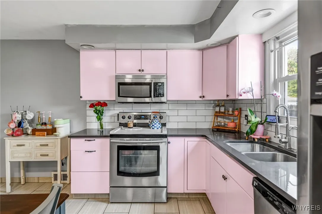 203 74th Street, Niagara Falls, New York 14304, Niagara Falls, New York 14304, 3 Bedrooms Bedrooms, 5 Rooms Rooms,1 BathroomBathrooms,Residential,Closed,203 74th Street, Niagara Falls, New York 14304,0,B1631663