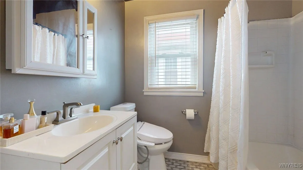 203 74th Street, Niagara Falls, New York 14304, Niagara Falls, New York 14304, 3 Bedrooms Bedrooms, 5 Rooms Rooms,1 BathroomBathrooms,Residential,Closed,203 74th Street, Niagara Falls, New York 14304,0,B1631663