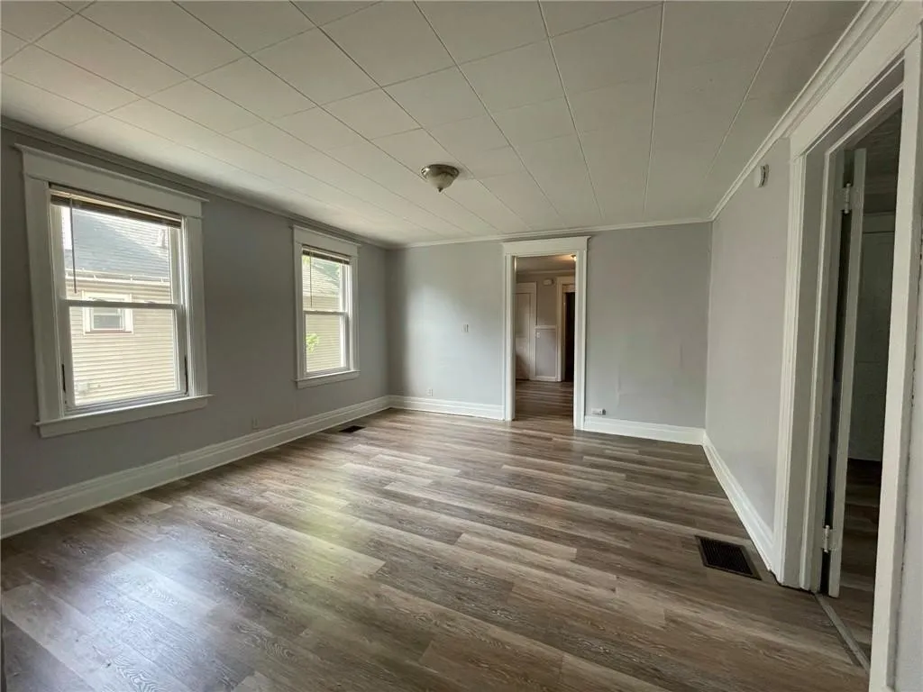 557 Glide Street, Rochester, New York 14606, Rochester, New York 14606, 7 Bedrooms Bedrooms, ,2 BathroomsBathrooms,Residential,For Sale,557 Glide Street, Rochester, New York 14606,0,R1630652