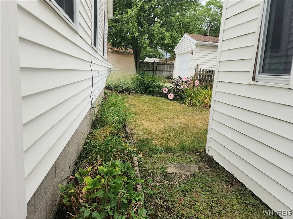 147 Leonore Road, Amherst, New York 14226, Amherst, New York 14226, 2 Bedrooms Bedrooms, 5 Rooms Rooms,1 BathroomBathrooms,Residential,Closed,147 Leonore Road, Amherst, New York 14226,0,B1631394