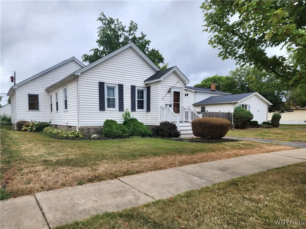 147 Leonore Road, Amherst, New York 14226, Amherst, New York 14226, 2 Bedrooms Bedrooms, 5 Rooms Rooms,1 BathroomBathrooms,Residential,Closed,147 Leonore Road, Amherst, New York 14226,0,B1631394