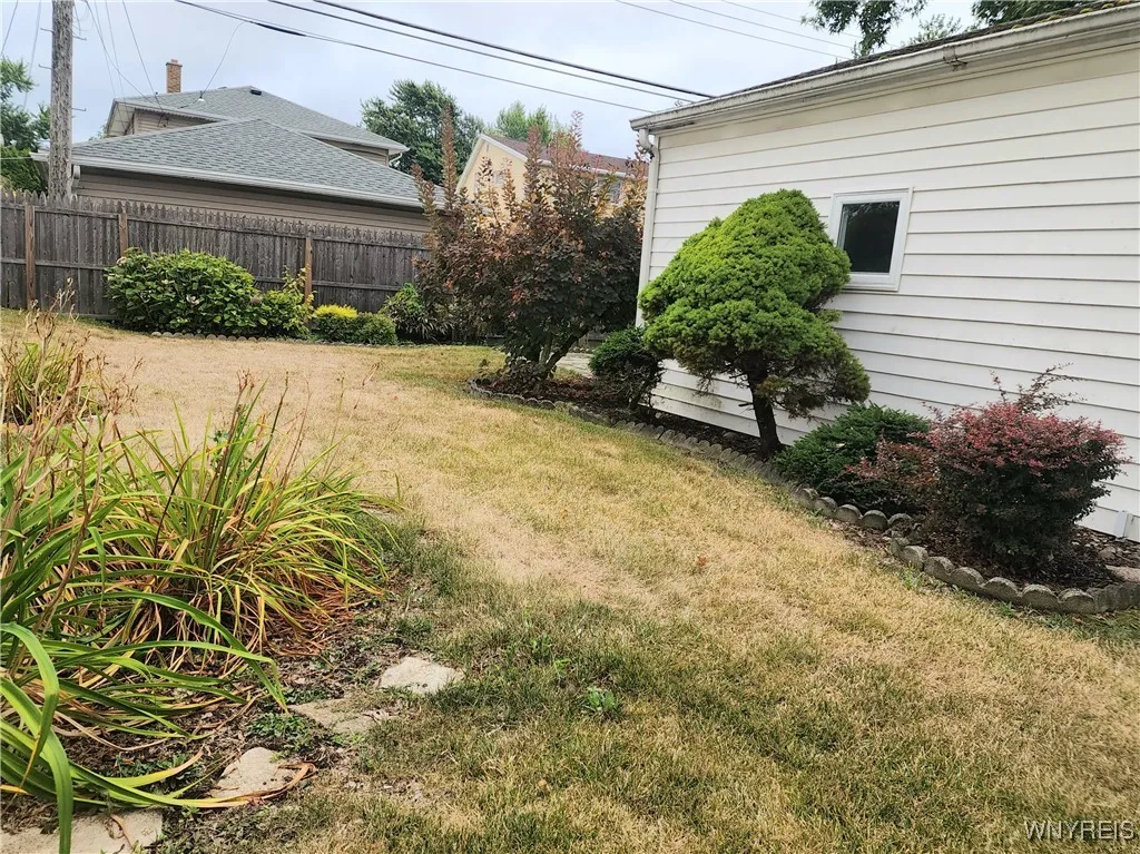 147 Leonore Road, Amherst, New York 14226, Amherst, New York 14226, 2 Bedrooms Bedrooms, 5 Rooms Rooms,1 BathroomBathrooms,Residential,Closed,147 Leonore Road, Amherst, New York 14226,0,B1631394
