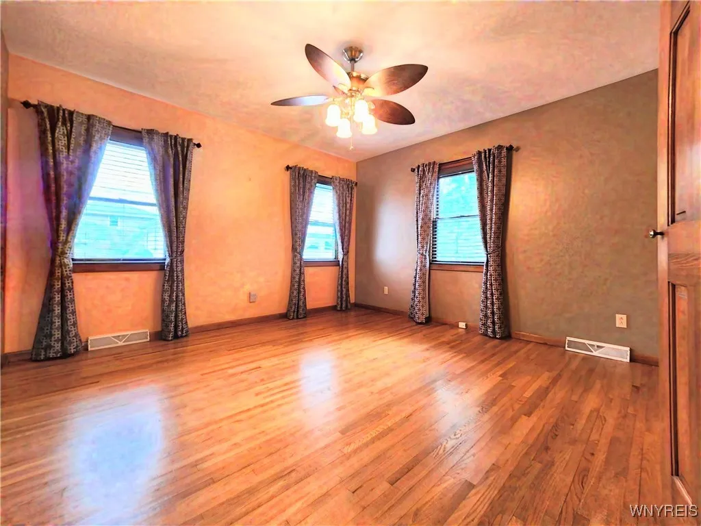 147 Leonore Road, Amherst, New York 14226, Amherst, New York 14226, 2 Bedrooms Bedrooms, 5 Rooms Rooms,1 BathroomBathrooms,Residential,Closed,147 Leonore Road, Amherst, New York 14226,0,B1631394