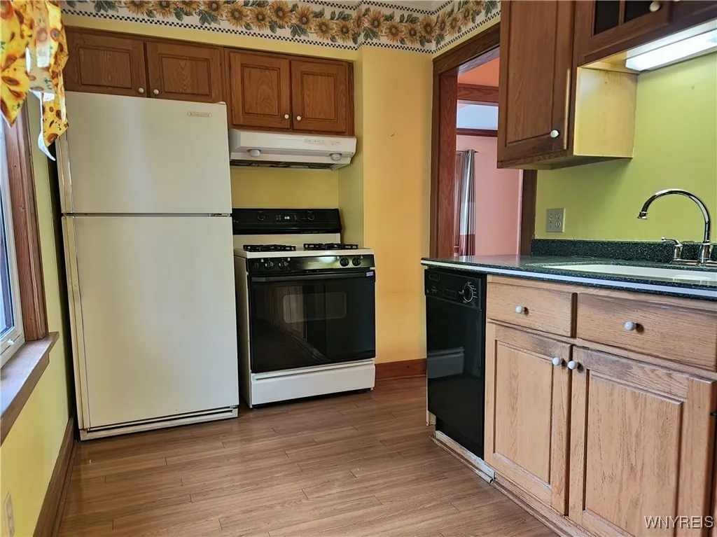 147 Leonore Road, Amherst, New York 14226, Amherst, New York 14226, 2 Bedrooms Bedrooms, 5 Rooms Rooms,1 BathroomBathrooms,Residential,Closed,147 Leonore Road, Amherst, New York 14226,0,B1631394