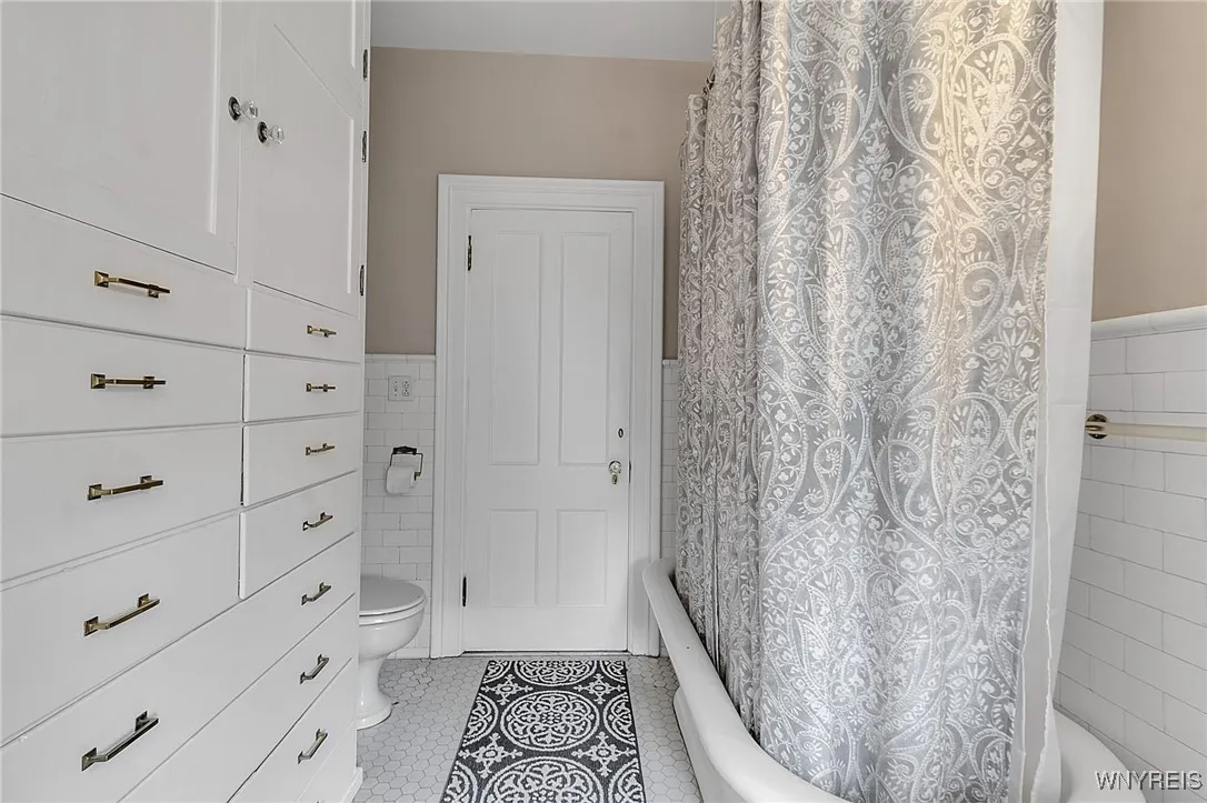 Primary Unit Bathroom