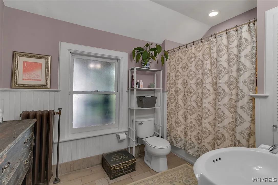 B Unit Bathroom