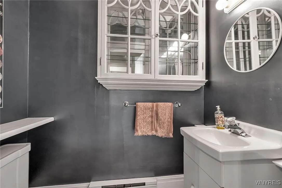 Primary Unit 1st Flr Half Bath