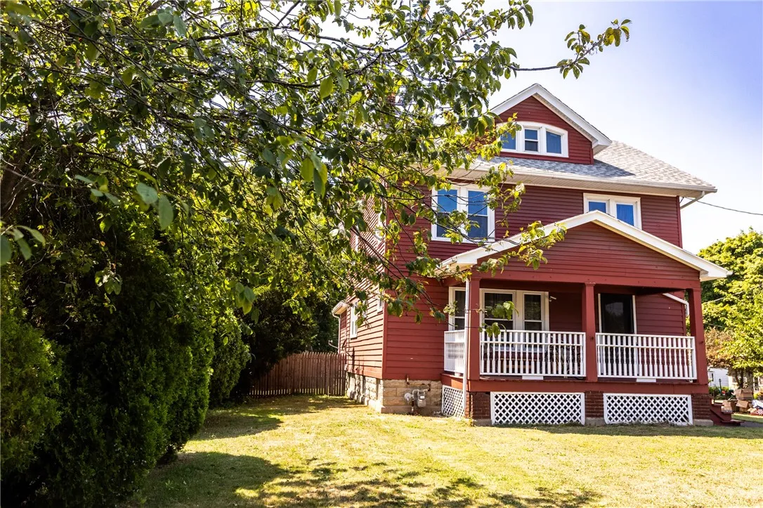 127 Redfern Drive, Rochester, New York 14620, Rochester, New York 14620, 4 Bedrooms Bedrooms, 8 Rooms Rooms,3 BathroomsBathrooms,Residential,For Sale,127 Redfern Drive, Rochester, New York 14620,0,R1630655
