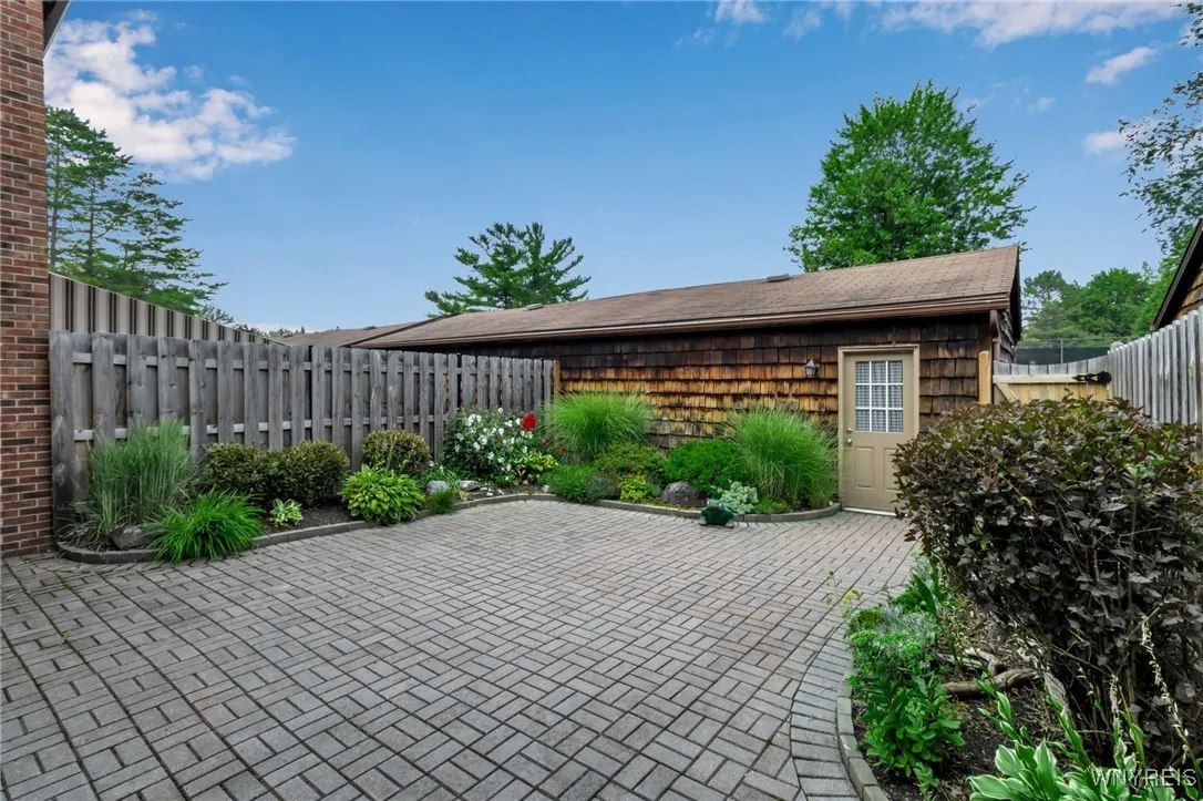 111 Cimarand Drive, Amherst, New York 14221, Amherst, New York 14221, 3 Bedrooms Bedrooms, 6 Rooms Rooms,2 BathroomsBathrooms,Residential,For Sale,111 Cimarand Drive, Amherst, New York 14221,B1631621