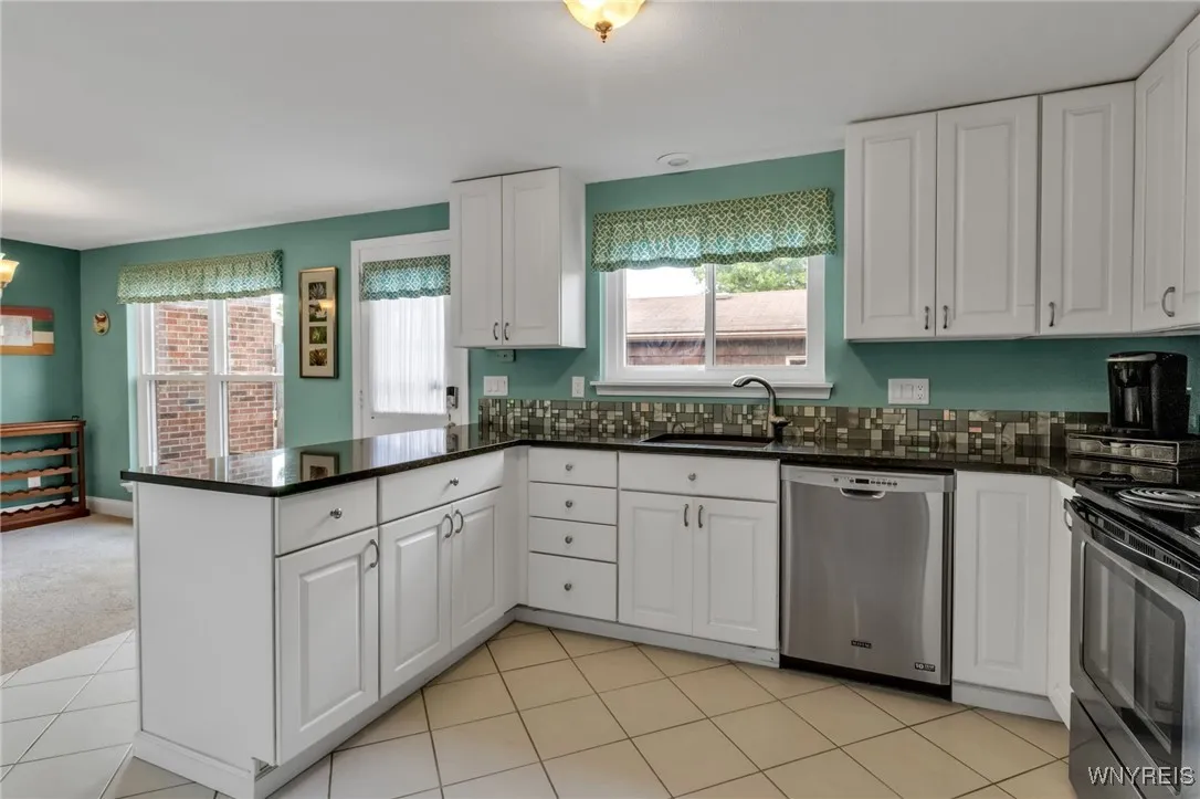 111 Cimarand Drive, Amherst, New York 14221, Amherst, New York 14221, 3 Bedrooms Bedrooms, 6 Rooms Rooms,2 BathroomsBathrooms,Residential,For Sale,111 Cimarand Drive, Amherst, New York 14221,B1631621