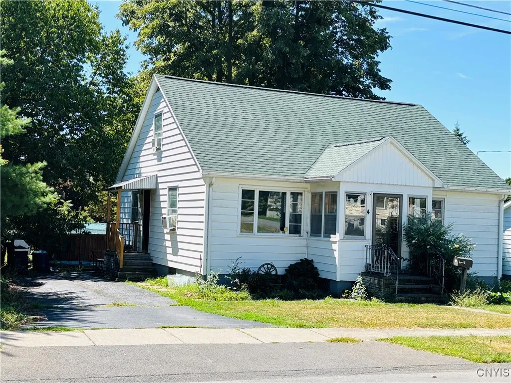 4 Case Avenue, Auburn, New York 13021, Auburn, New York 13021, 4 Bedrooms Bedrooms, 6 Rooms Rooms,1 BathroomBathrooms,Residential,Closed,4 Case Avenue, Auburn, New York 13021,0,S1630882